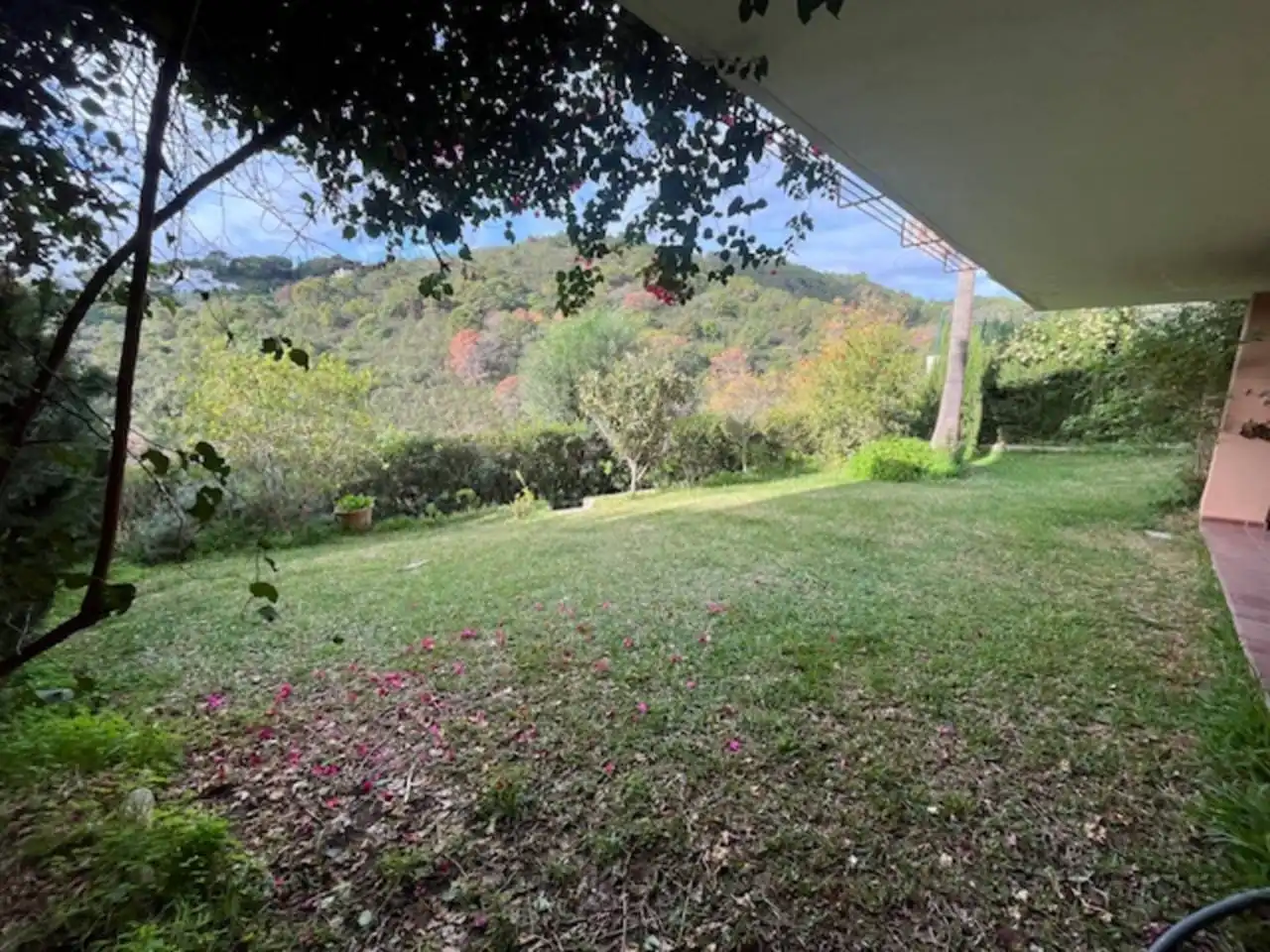 Garten von Einfamilien-Reihenhaus zum Verkauf in Estepona mit Klimaanlage, Privatgarten und Parkett
