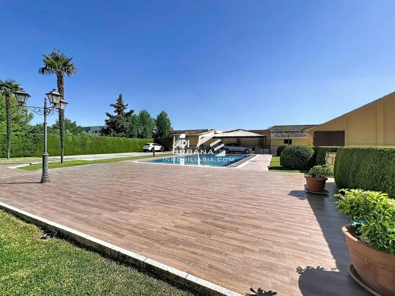 Piscina de Casa o xalet en venda en Lucena amb Aire condicionat i Piscina