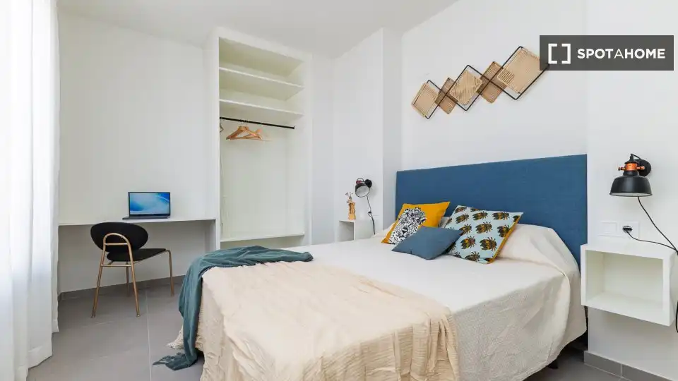Bedroom of Flat for rent in Valencia  with Air Conditioner, Heating and Furnished