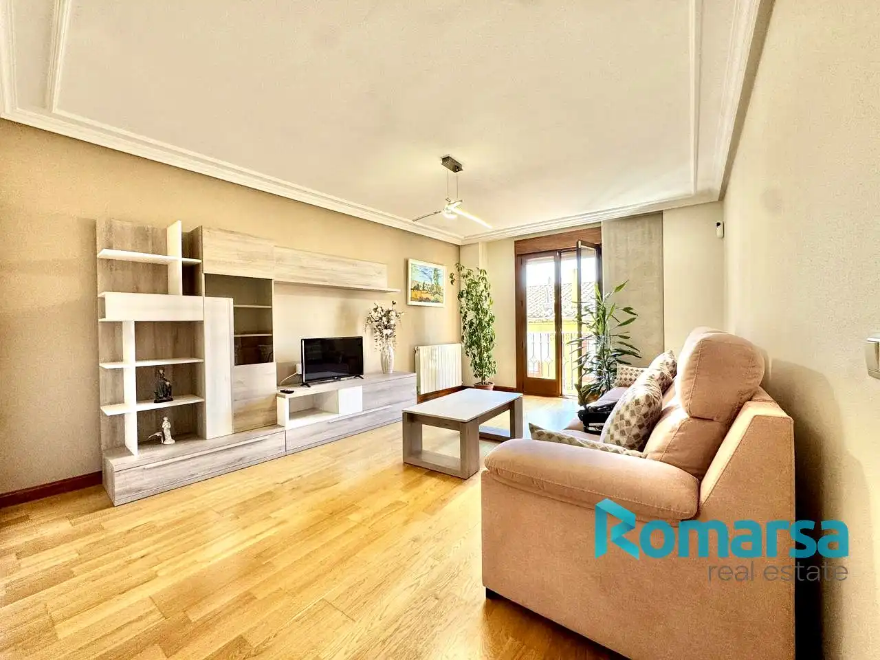 Living room of Flat for sale in Ávila  with Heating, Terrace and Furnished