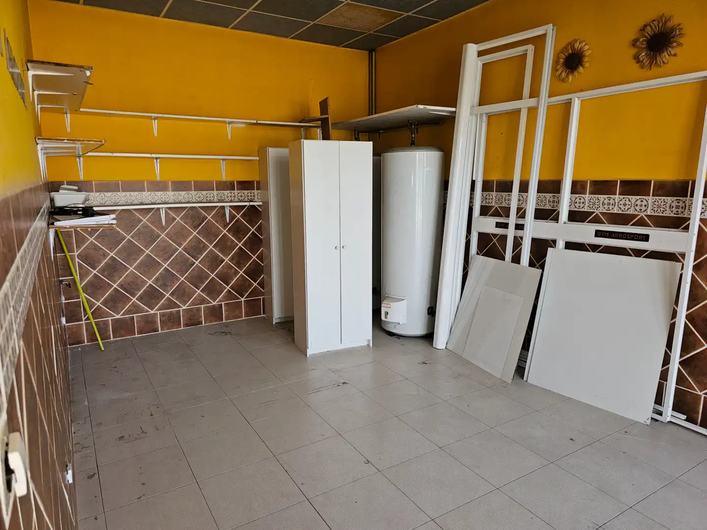 Local de alquiler en Calle Andrés Molina Moles, 26, La Algaba