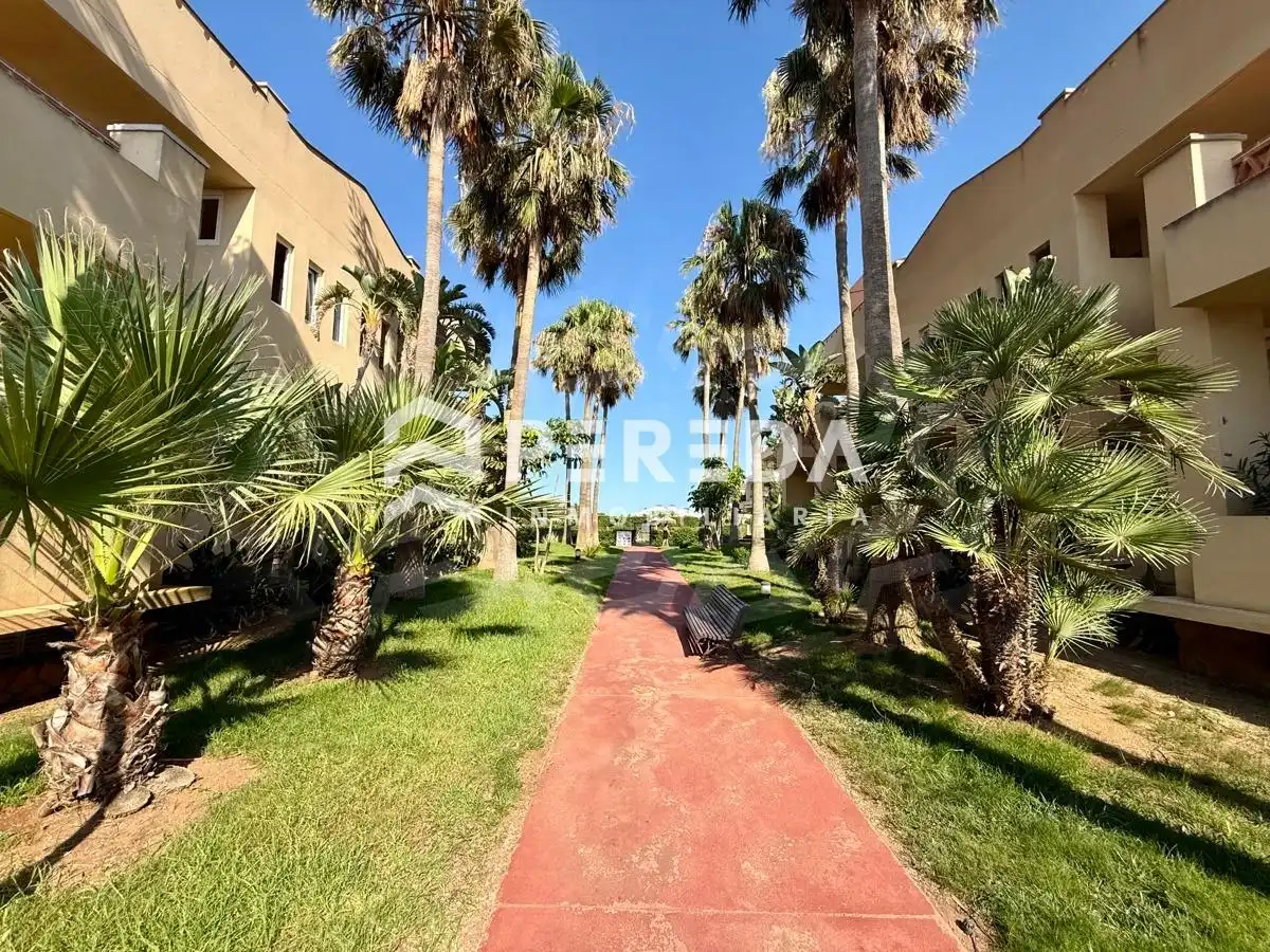 Vista exterior de Apartament en venda en Roquetas de Mar amb Piscina comunitària