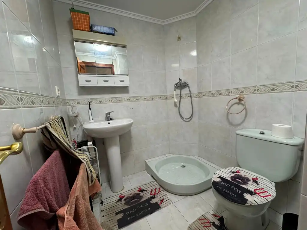 Bany de Pis en venda en Gijón  amb Calefacció, Parquet i Traster