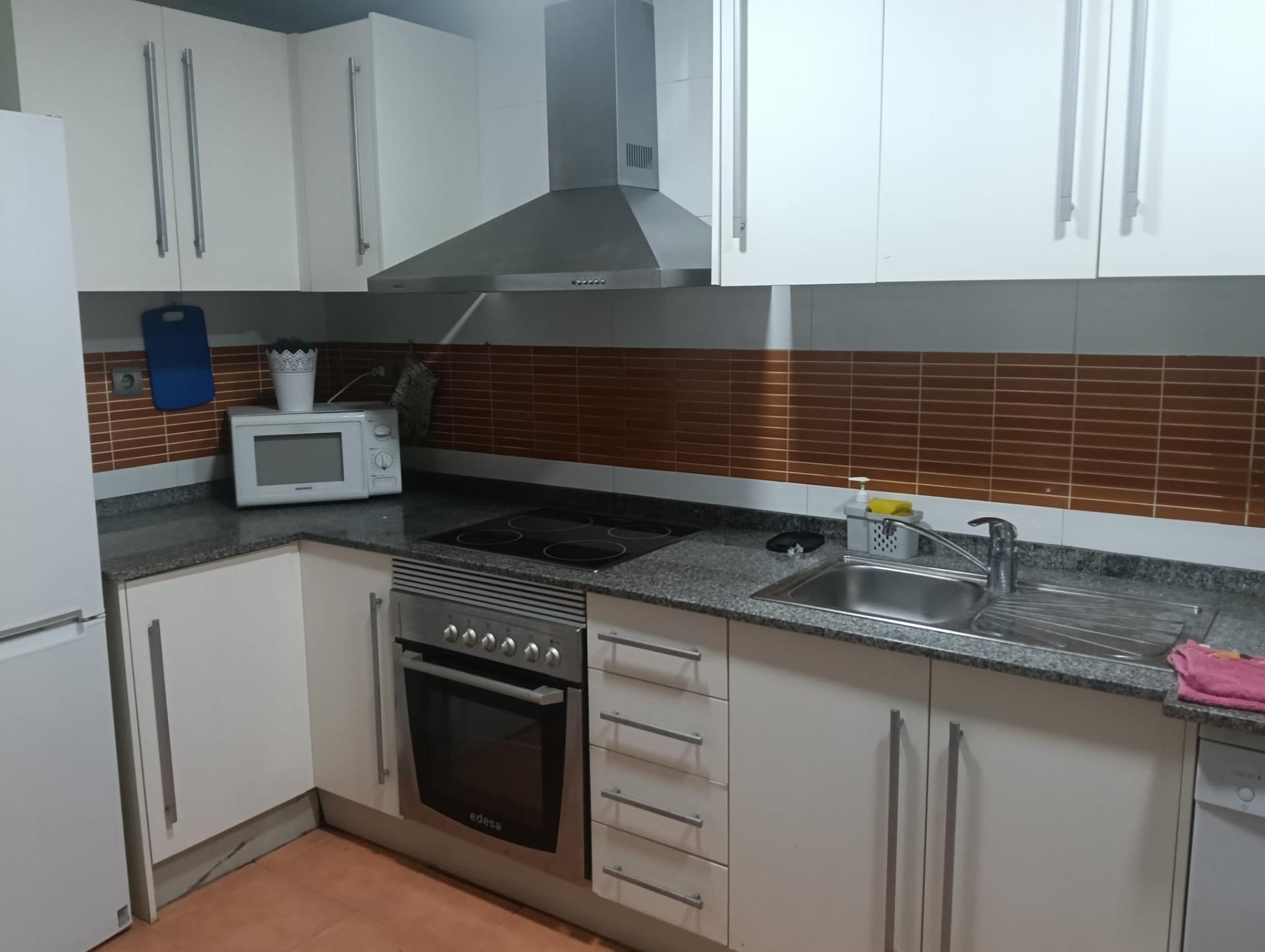 Cocina de Piso de alquiler en Sedaví con Terraza y Balcón