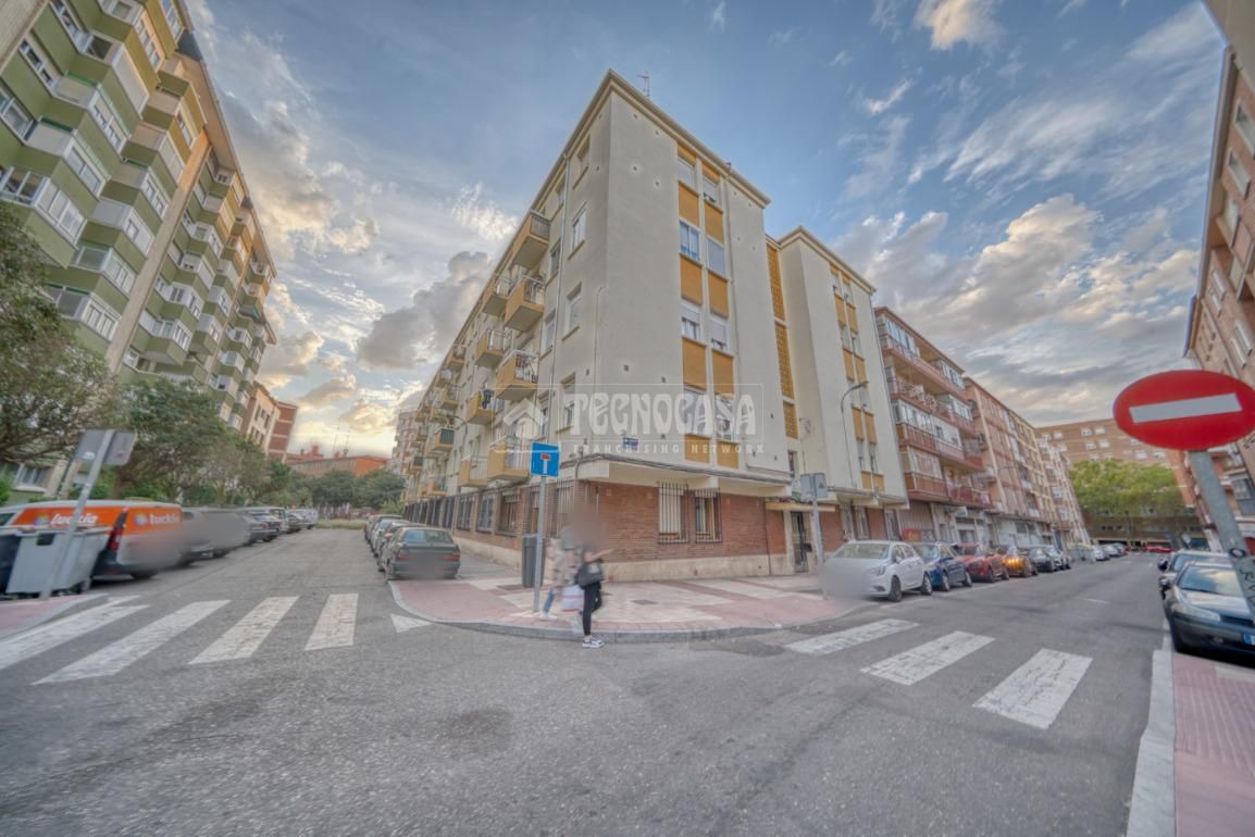 Exterior view of Flat for sale in Valladolid Capital  with Air Conditioner, Heating and Terrace