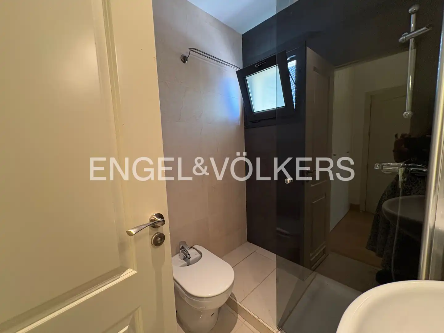 Bathroom of Attic for rent in Sevilla  with Air Conditioner, Heating and Private garden