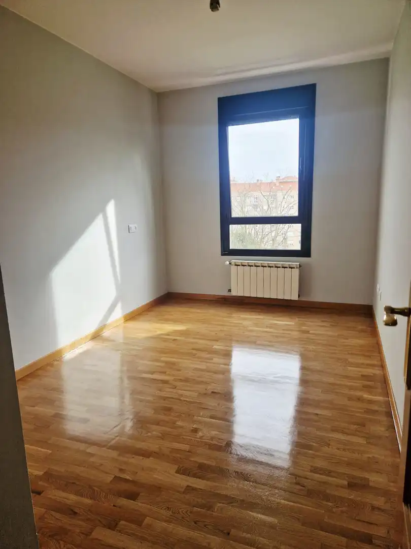 Habitación de Piso en venta en Avilés con Calefacción, Parquet y Trastero