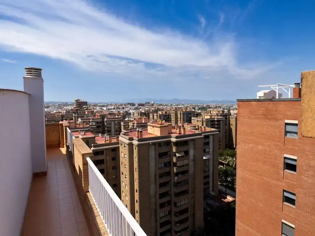 Vista exterior de Pis en venda en Valencia amb Aire condicionat, Parquet i Piscina