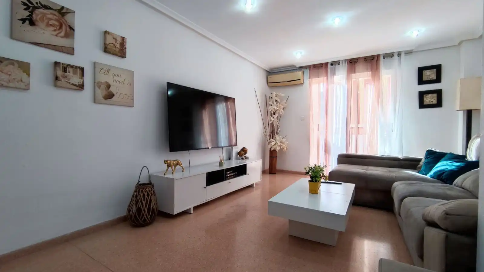 Living room of Flat for sale in Elche / Elx  with Air Conditioner, Heating and Storage room
