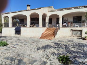 Casa amb jardí en venda a Crevillent