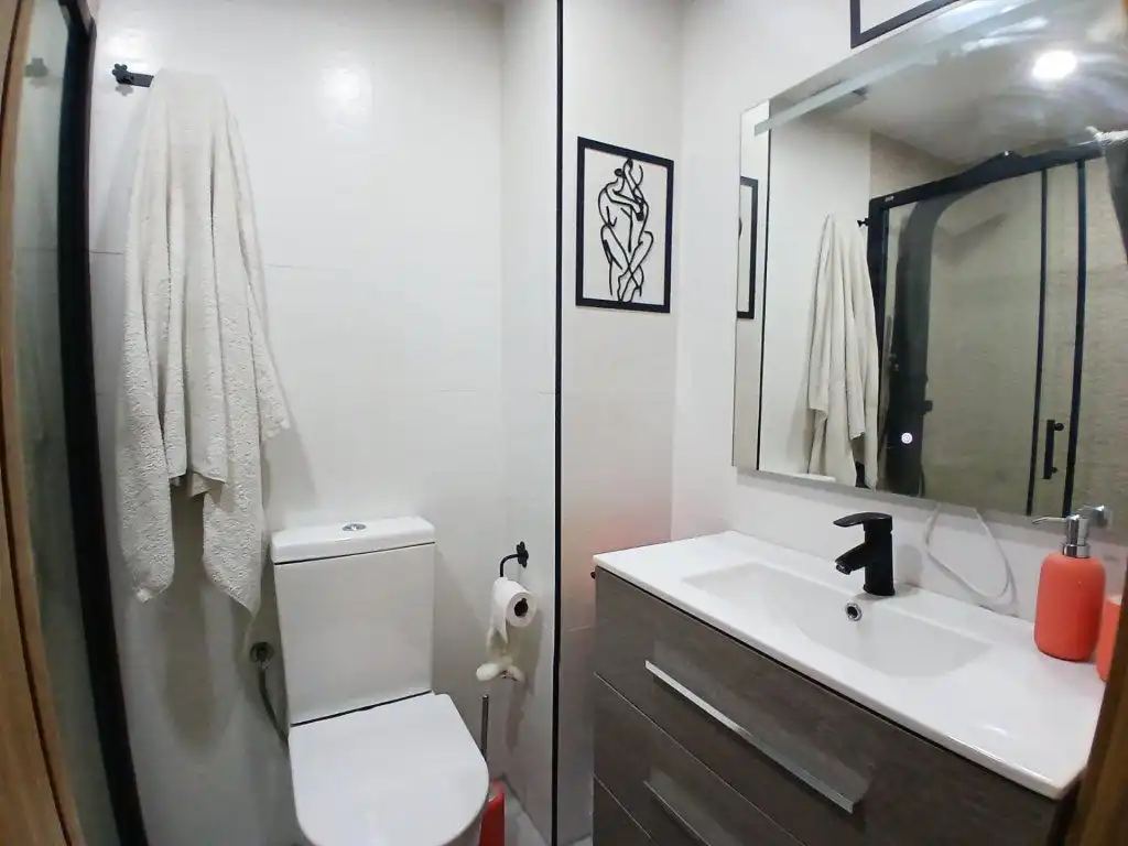 Badezimmer von Wohnung zum Verkauf in Málaga mit Möbliert