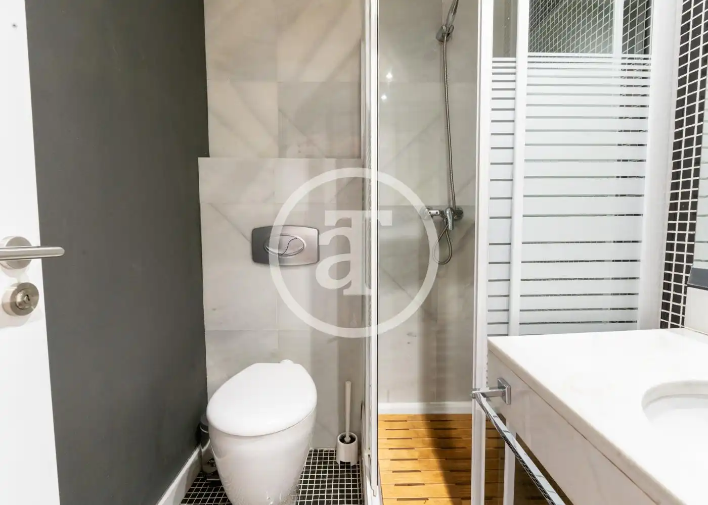 Bathroom of Duplexes for rent in Madrid  with Air Conditioner, Heating and Furnished
