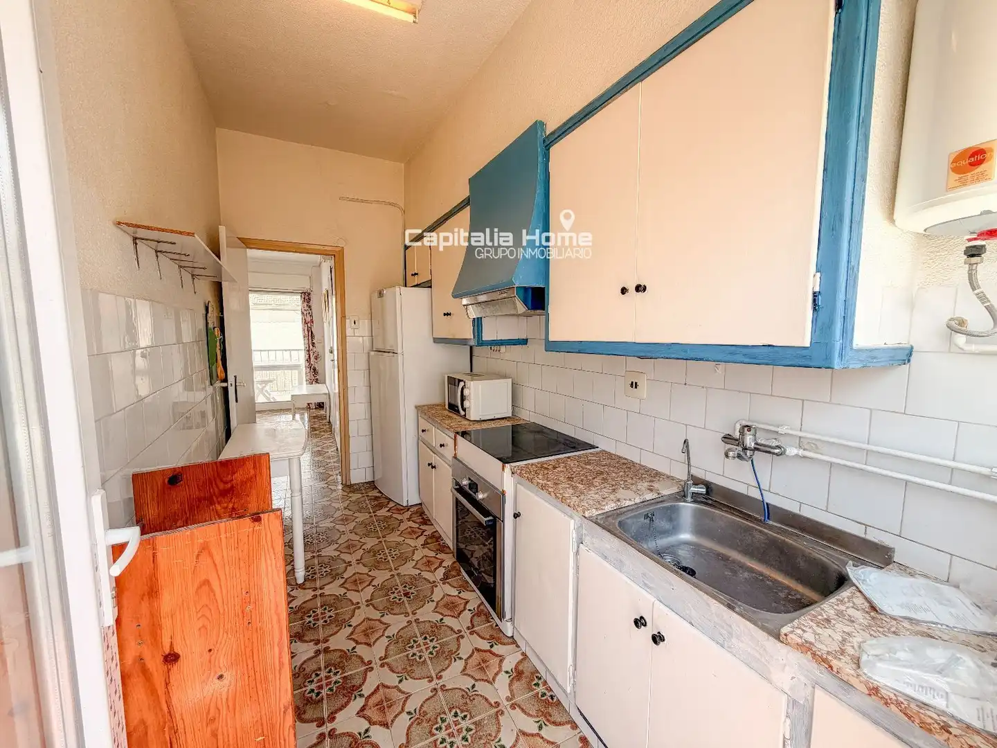 Küche von Wohnung zum Verkauf in Santa Pola mit Terrasse, Abstellraum und Möbliert