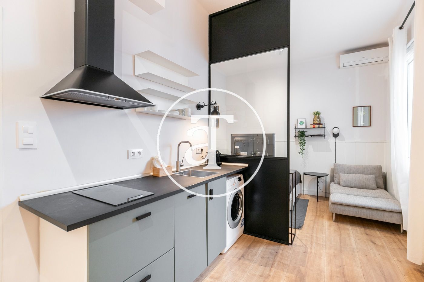 Flat to rent in Carrer de la Reina Cristina, Sant Pere, Sta. Caterina i la Ribera