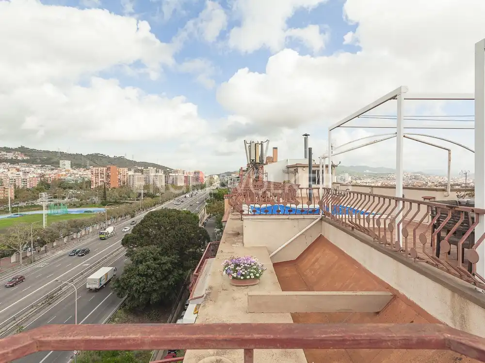 Außenansicht von Dachboden zum Verkauf in Barcelona mit Klimaanlage, Heizung und Terrasse