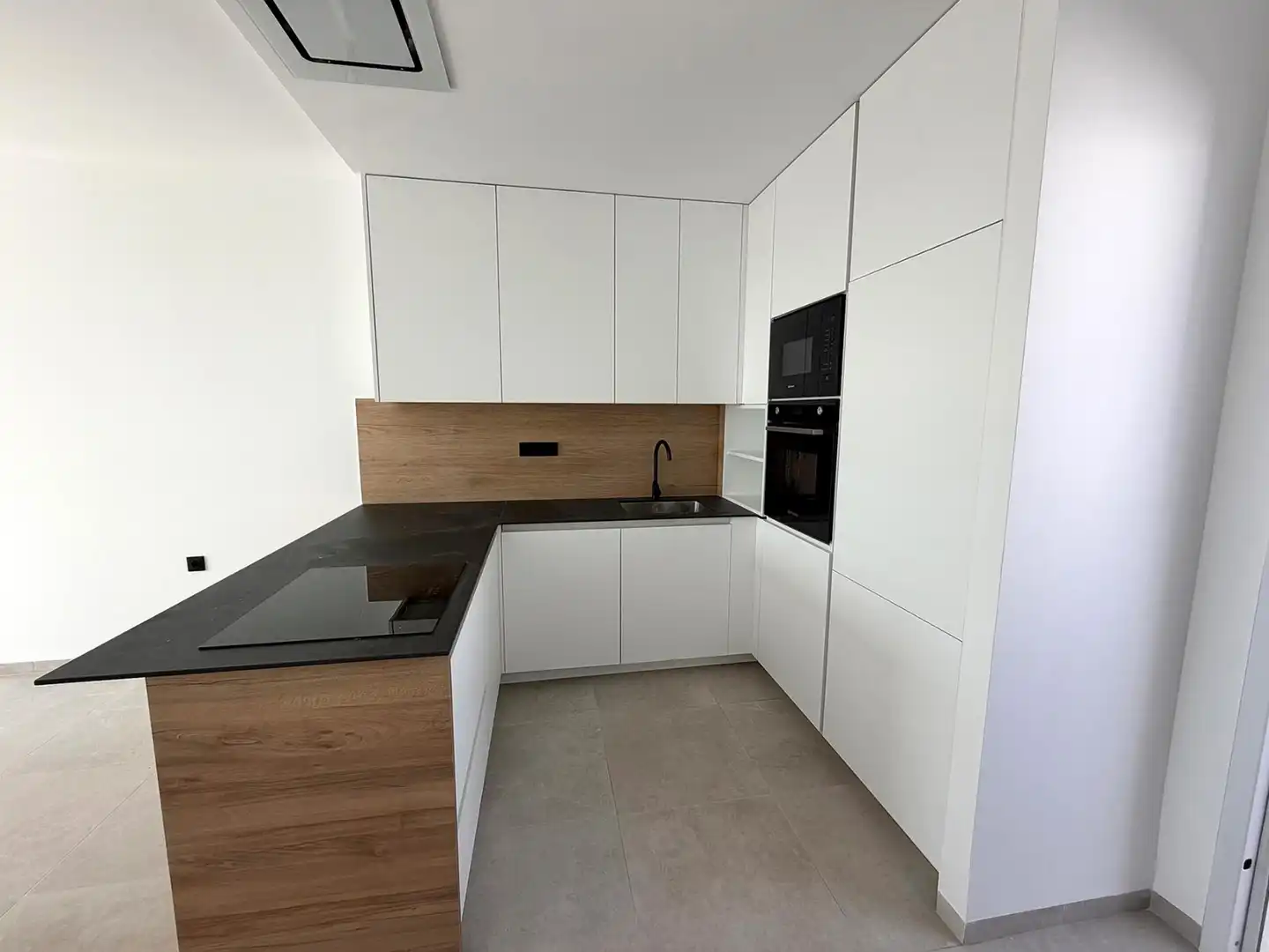 Cuina de Apartament en venda en Orihuela amb Terrassa, Traster i Piscina comunitària