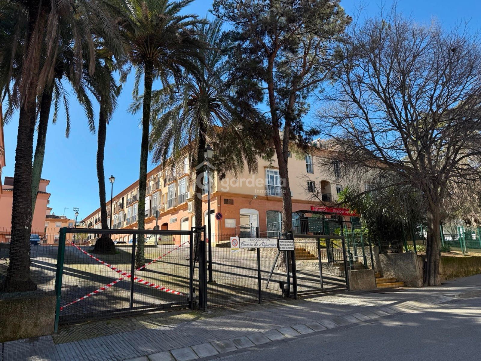 Vista exterior de Pis en venda en Tomares amb Aire condicionat i Terrassa