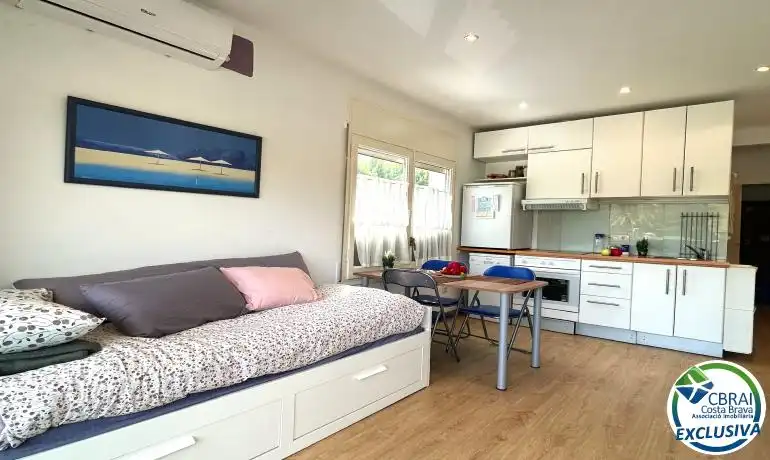 Bedroom of Apartments for sale in Llançà  with Air Conditioner, Terrace and Furnished