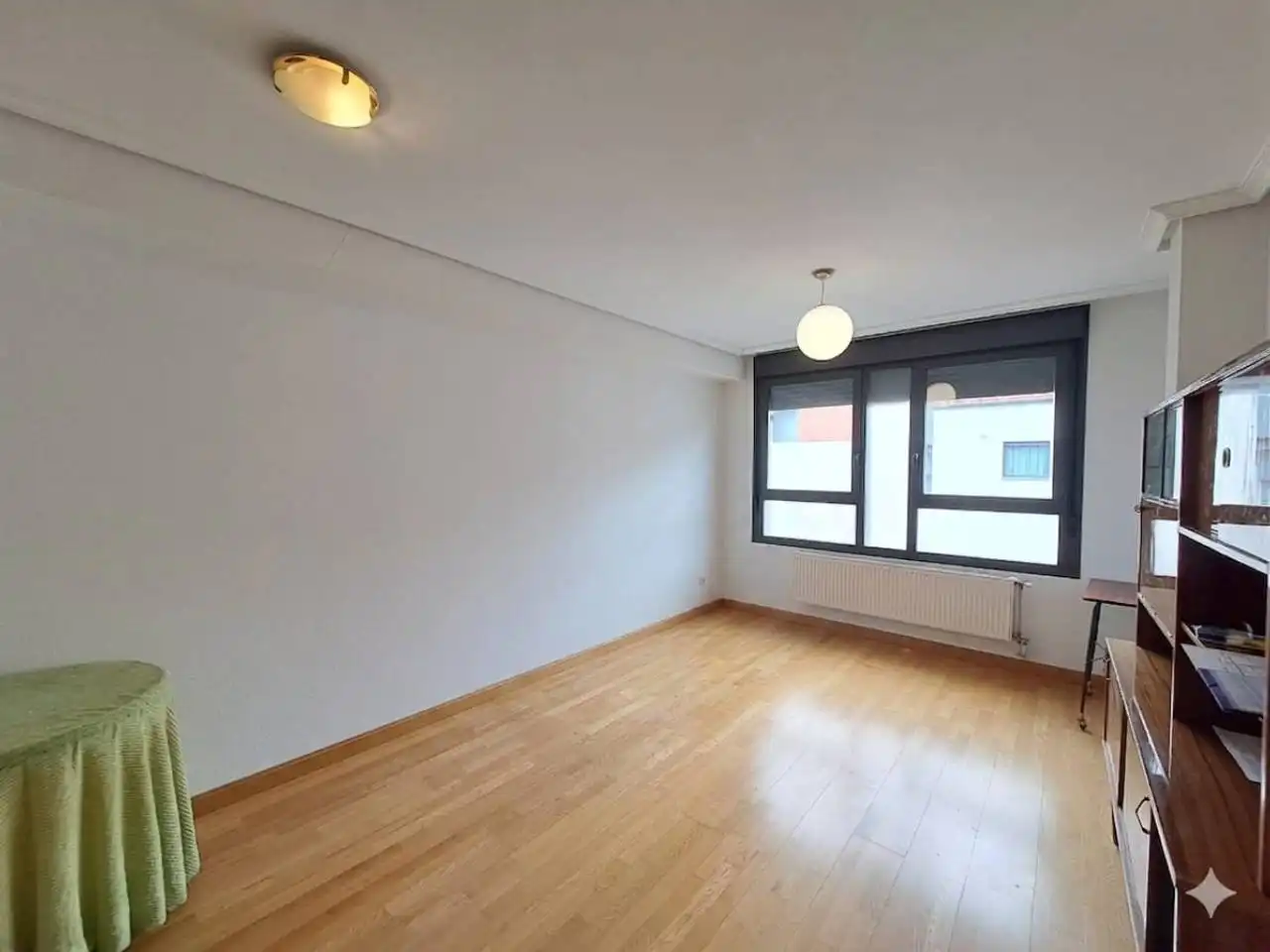 Sala de estar de Piso en venta en Burgos con Parquet y Trastero