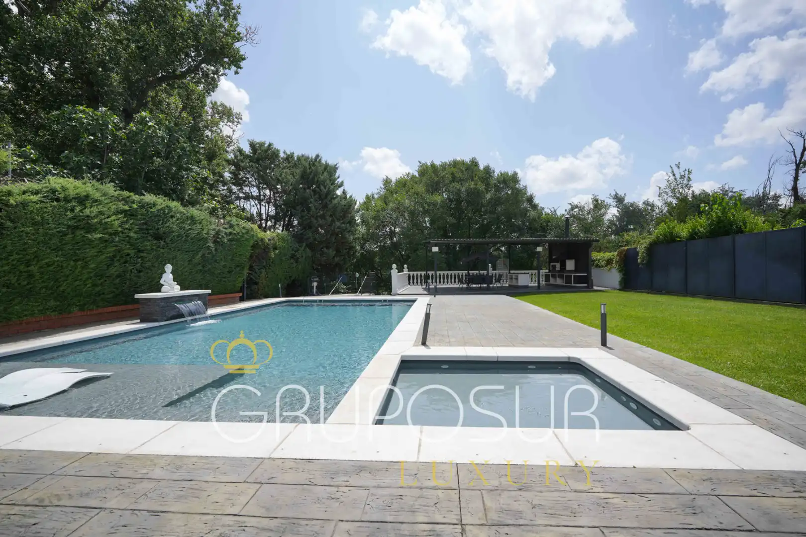 Piscina de Casa o chalet en venta en Valladolid con Aire acondicionado, Calefacción y Jardín privado