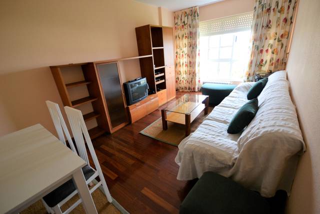 Piso en Alquiler en Praza San Lourenzo en Paradai