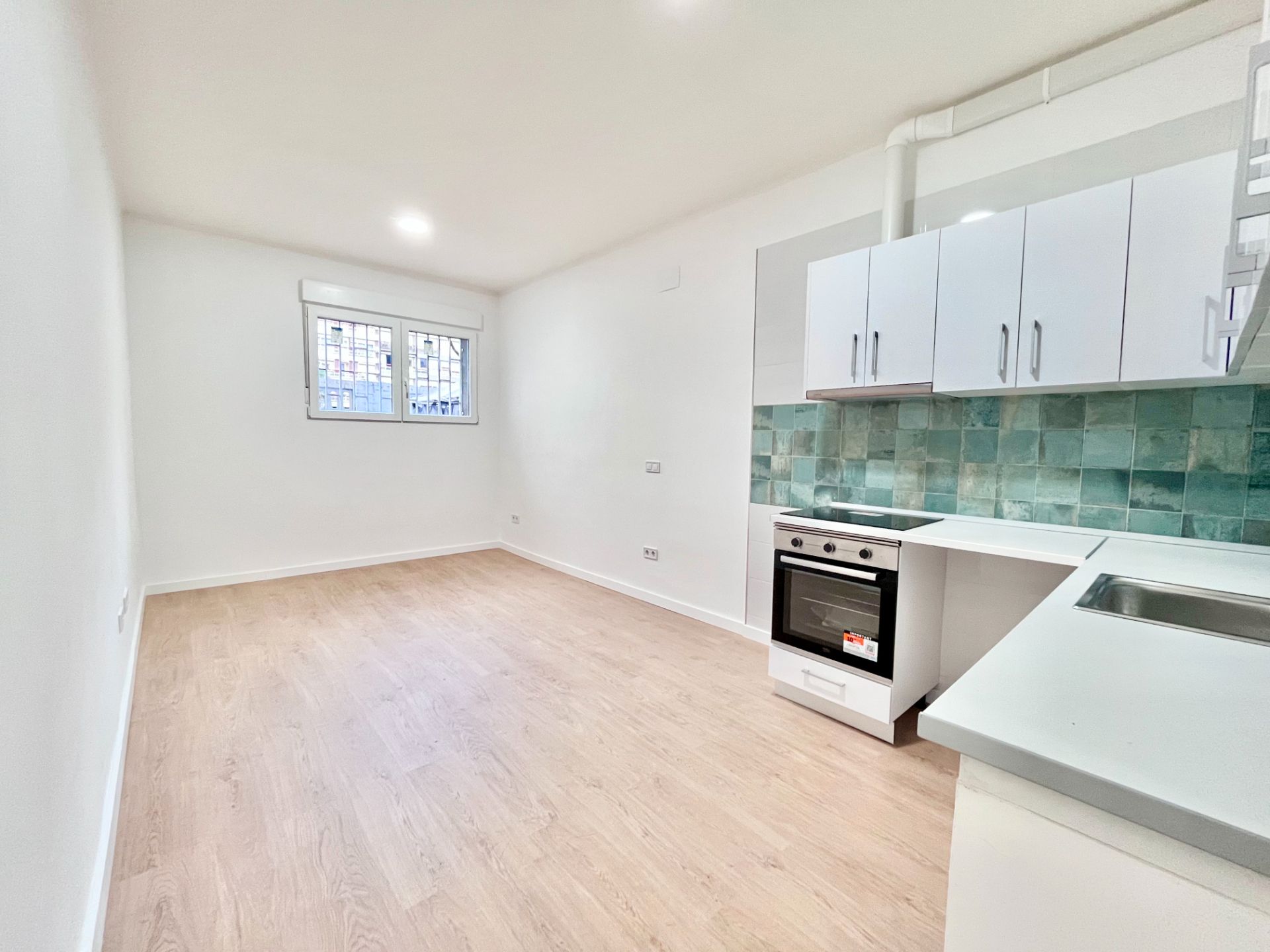 Kitchen of Flat to rent in  Barcelona Capital  with Parquet flooring and Oven