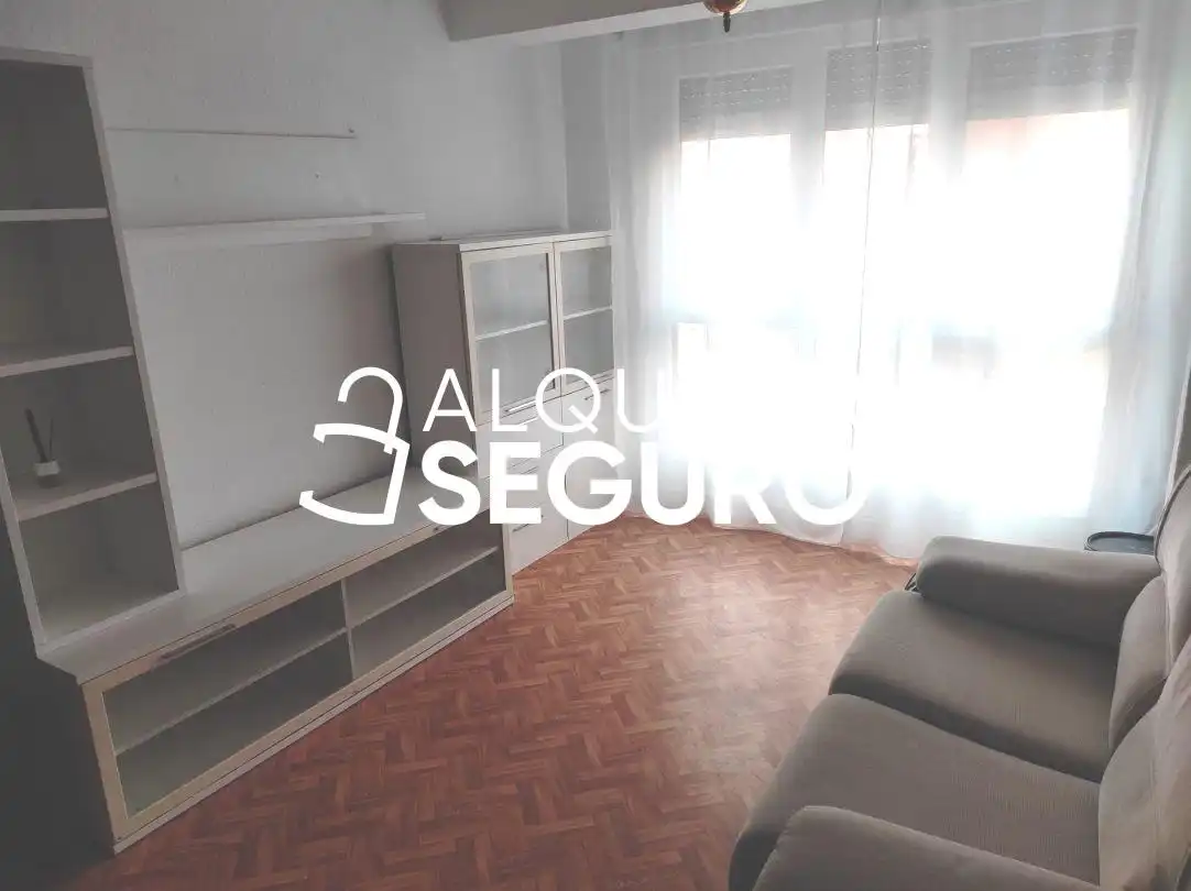 Flat with lift to rent in Gazteluondo