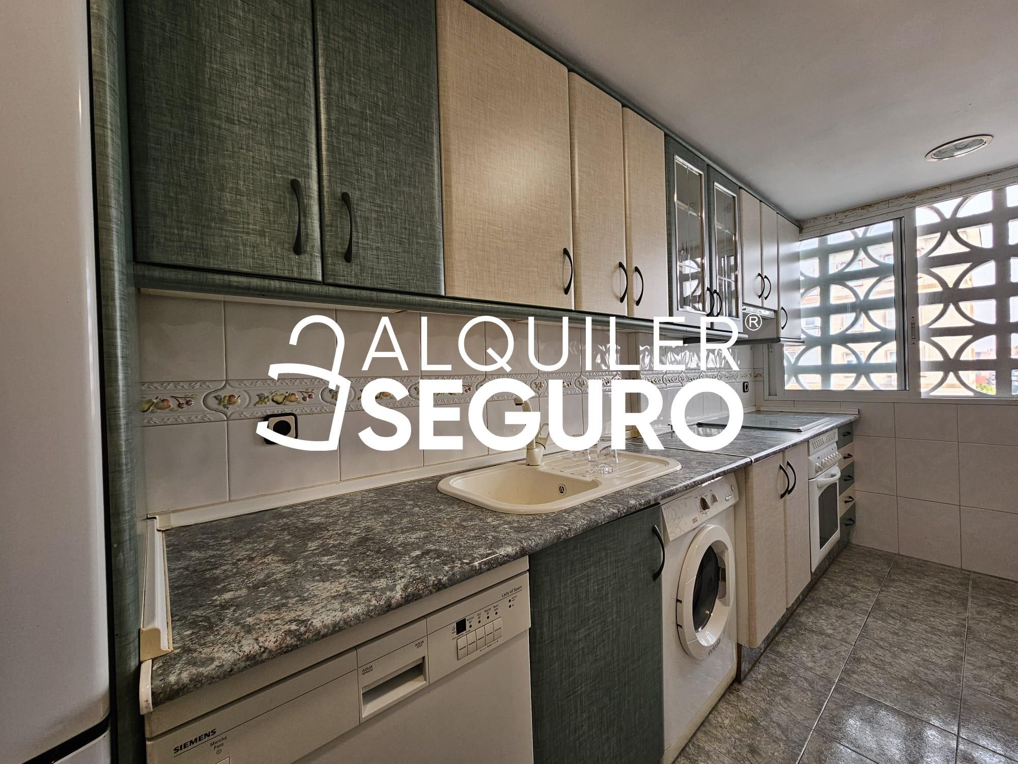 Kitchen of Flat to rent in  Madrid Capital  with Air Conditioner