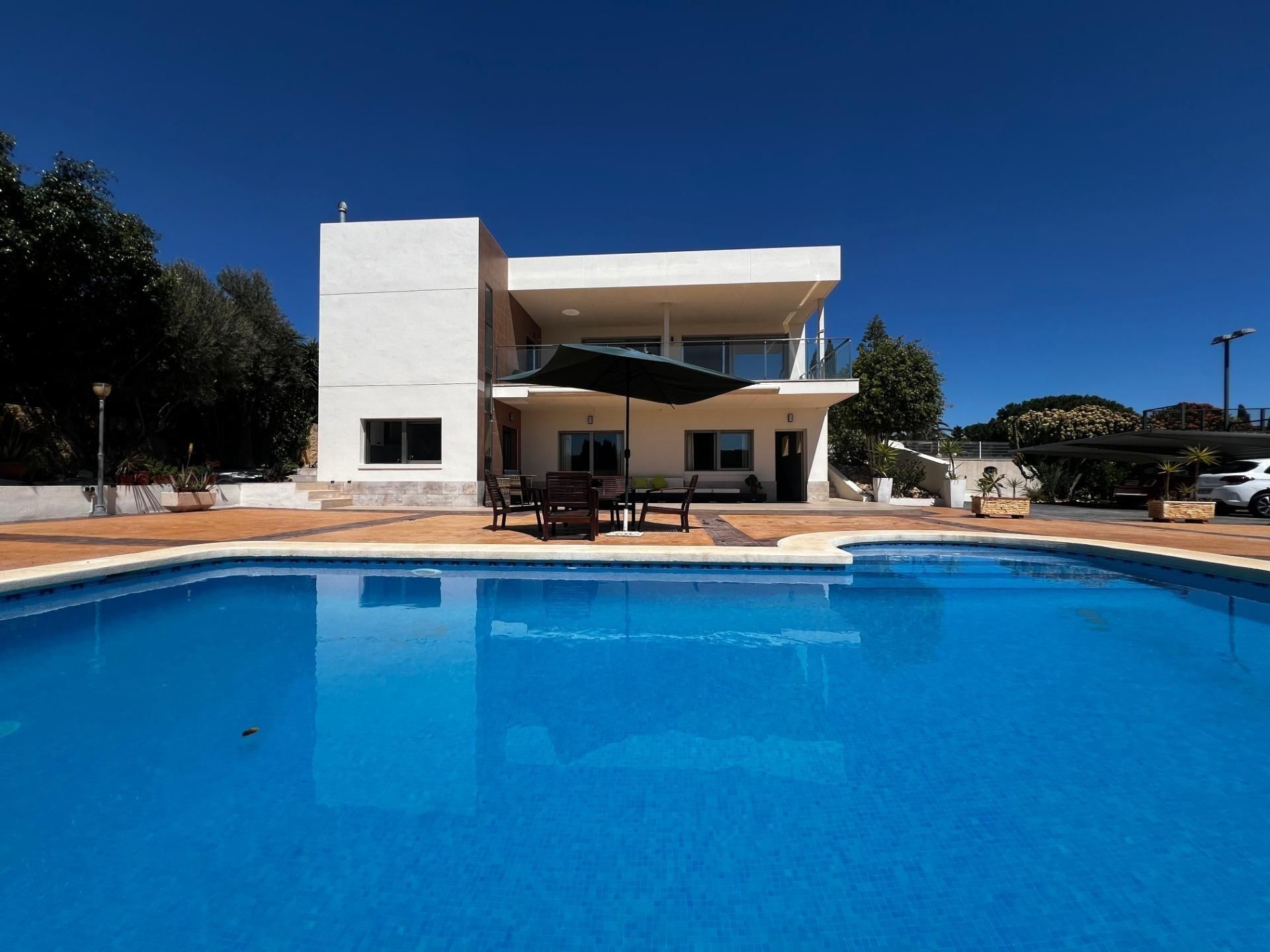 Swimming pool of House or chalet for sale in Elche / Elx  with Air Conditioner, Heating and Private garden