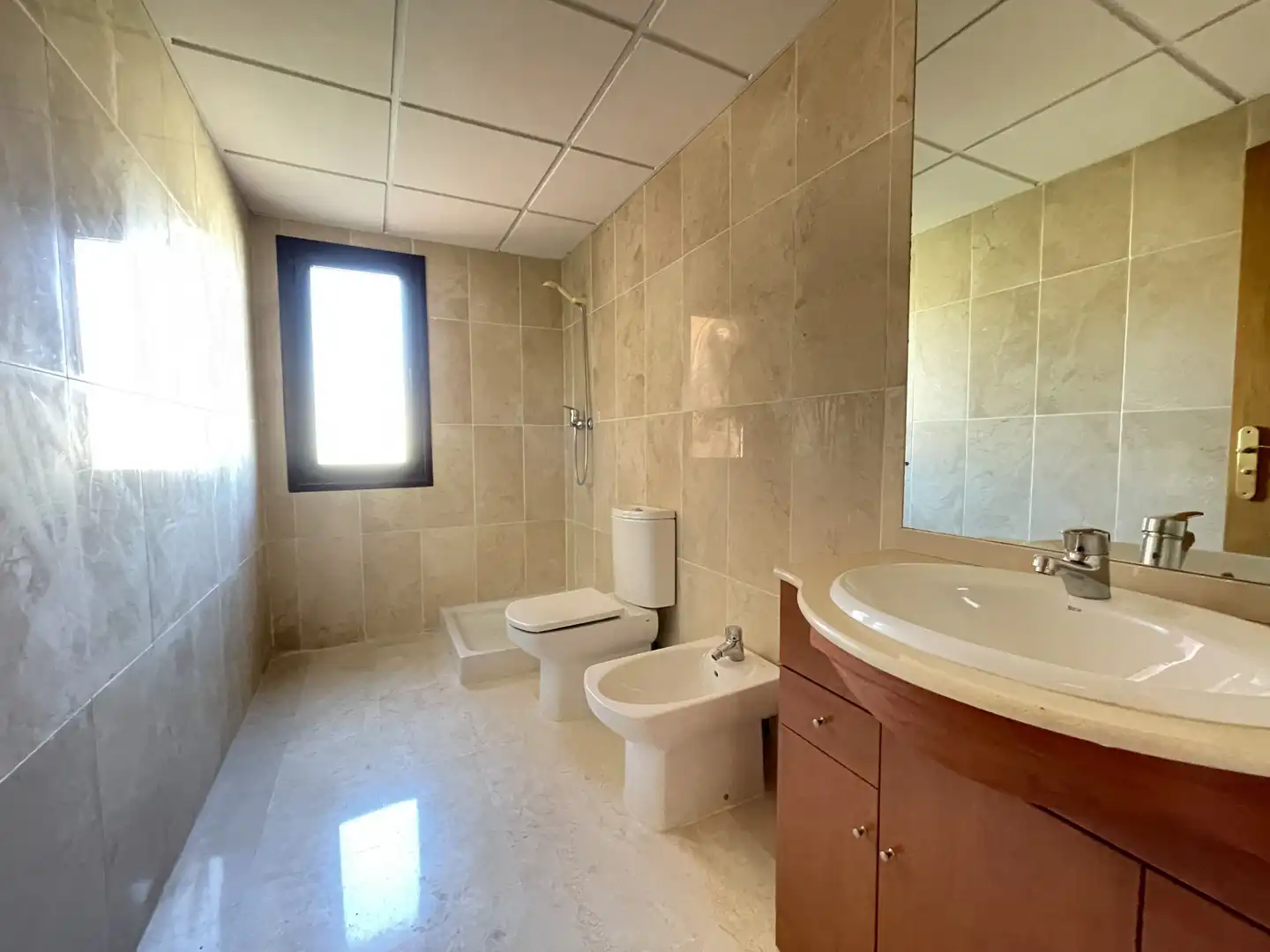 Bany de Apartament en venda en Estepona amb Aire condicionat, Terrassa i Traster