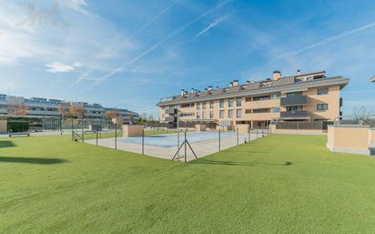 Vista exterior de Pis en venda en Boadilla del Monte amb Aire condicionat, Calefacció i Terrassa