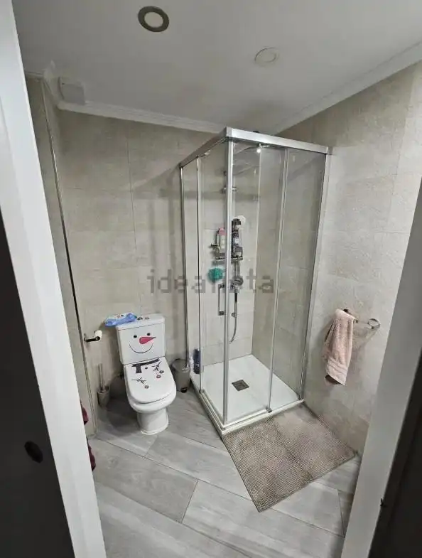 Badezimmer von Erdgeschoss zur Miete in Alicante / Alacant mit Klimaanlage, Heizung und Möbliert