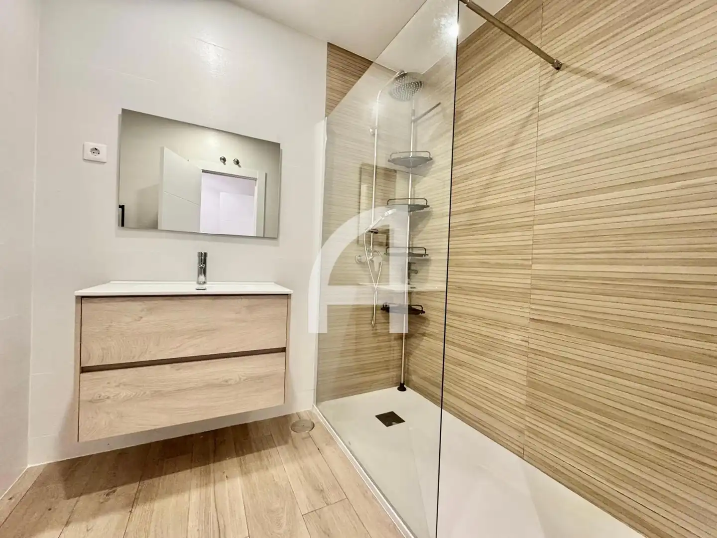 Bathroom of Flat for share in Madrid  with Air Conditioner, Heating and Furnished
