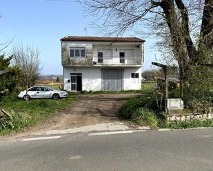 Vista exterior de Casa o xalet en venda en Lalín amb Calefacció, Jardí privat i Traster