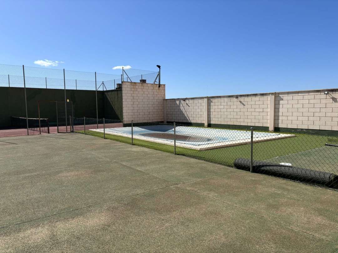 Piscina de Piso en venta en Puertollano con Piscina