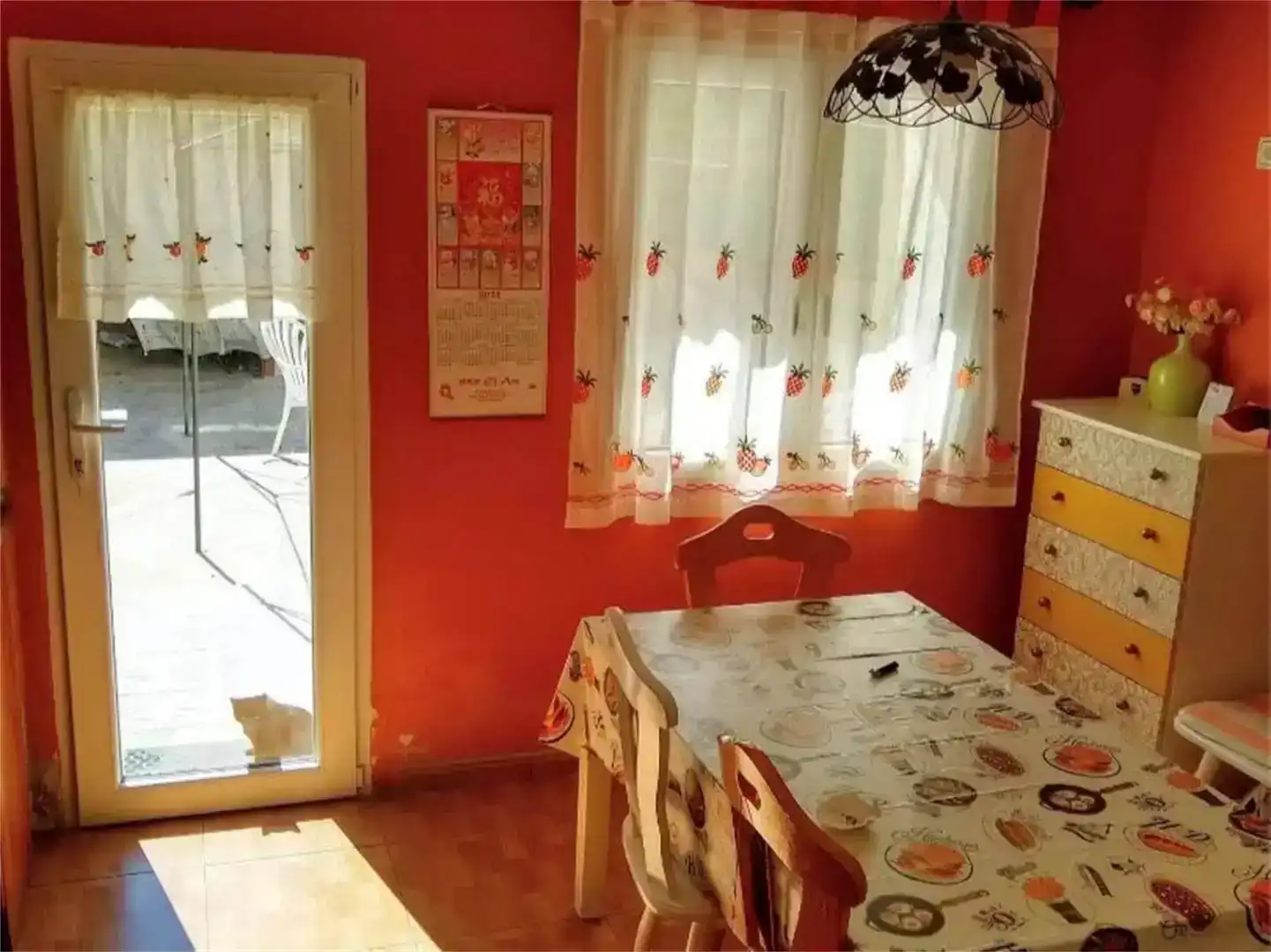 Menjador de Casa adosada en venda en Aniñón amb Jardí privat, Parquet i Traster