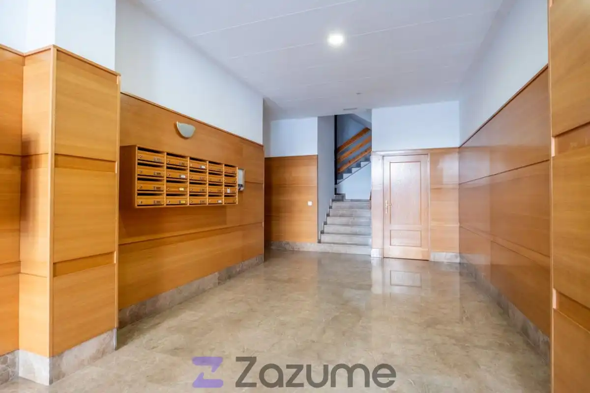 Wohnung zur Miete in Zaragoza mit Klimaanlage, Heizung und Parkett