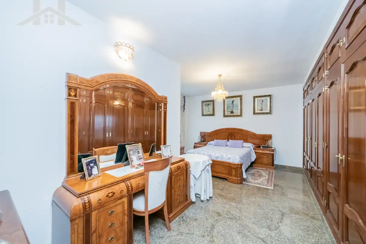 Dormitori de Casa o xalet en venda en San Sebastián de los Reyes amb Calefacció, Jardí privat i Piscina