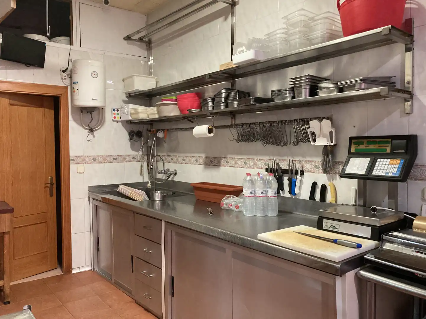 Kitchen of Commercial properties for rent in Torrent  with Air Conditioner