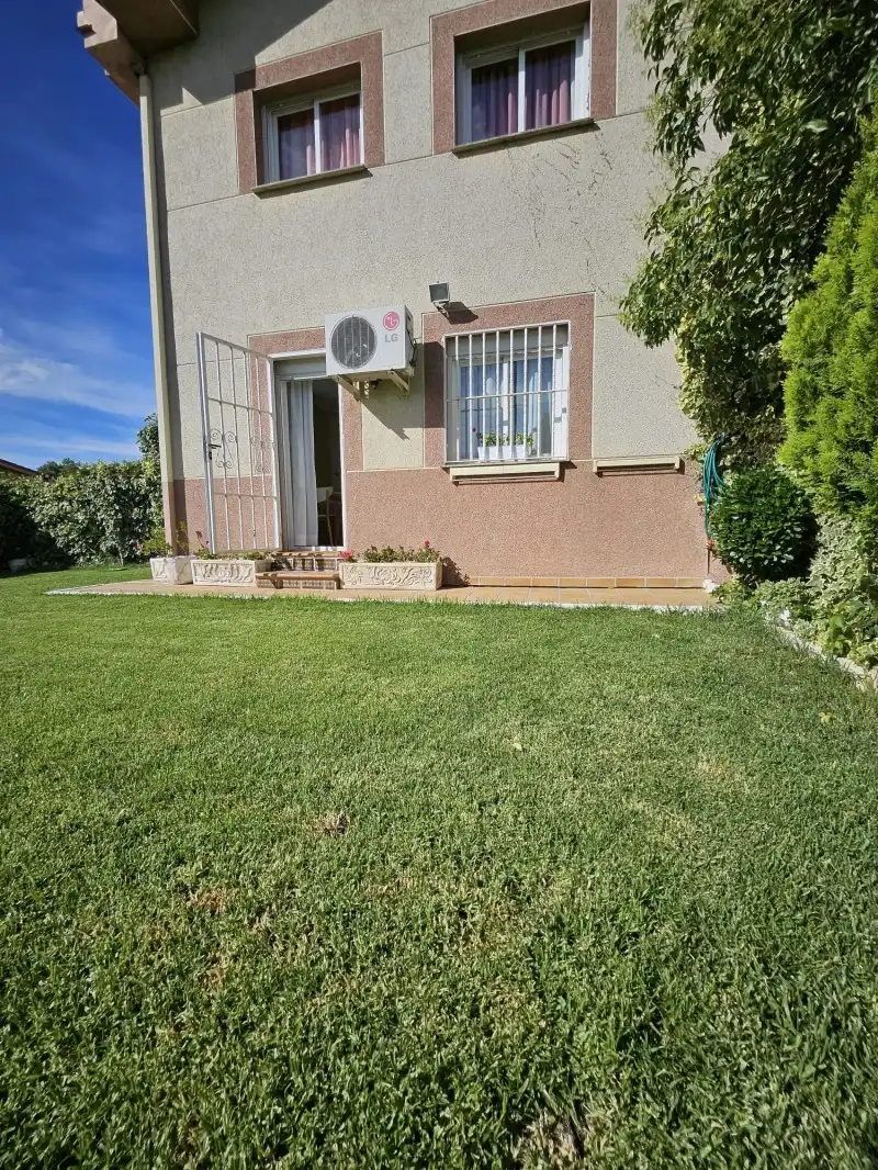 Jardí de Casa o xalet en venda en Cáceres amb Aire condicionat, Calefacció i Traster