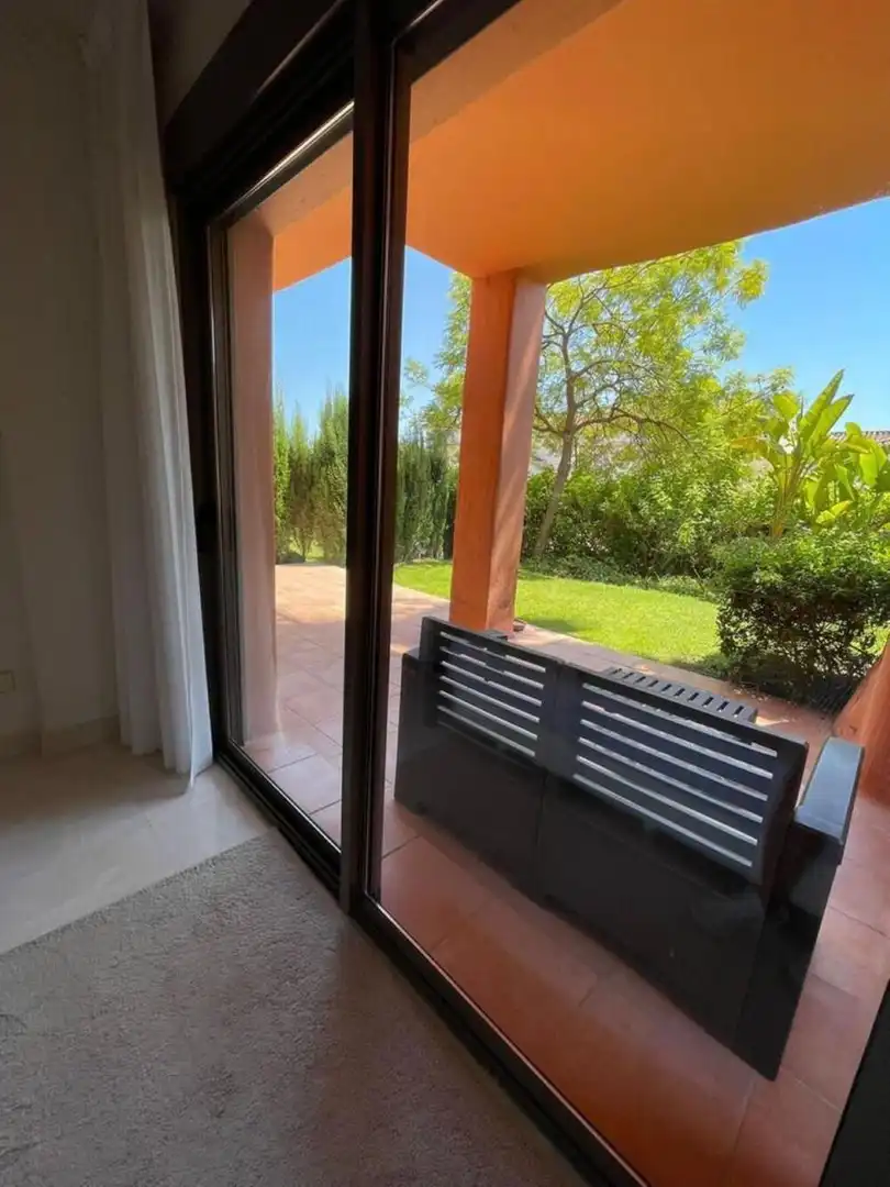 Garten von Erdgeschoss zur Miete in Estepona mit Klimaanlage, Terrasse und Schwimmbad
