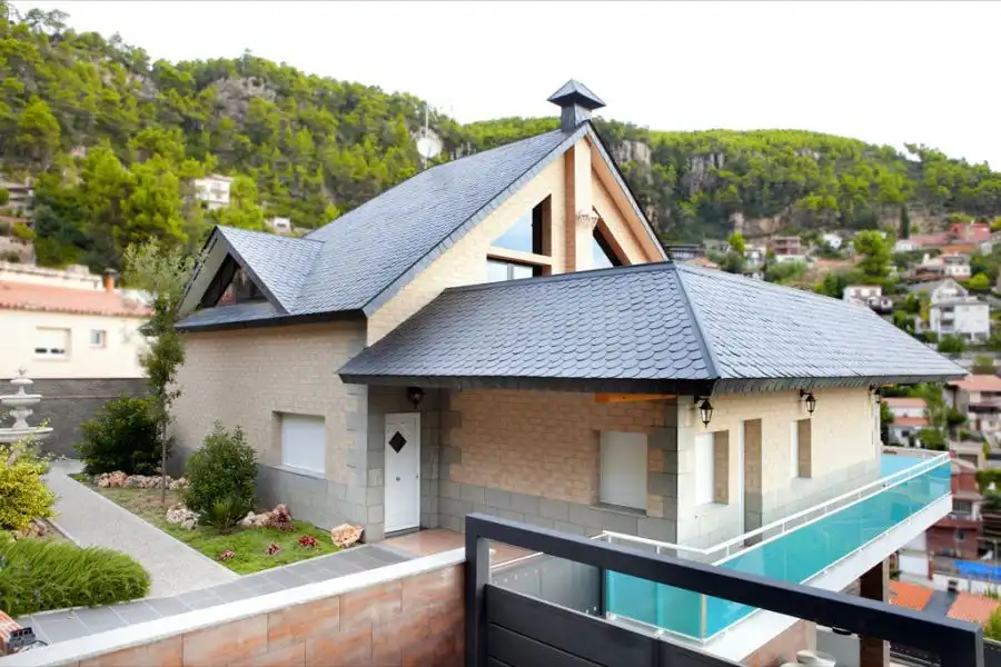 Vista exterior de Casa o xalet en venda en Vallirana amb Aire condicionat i Terrassa