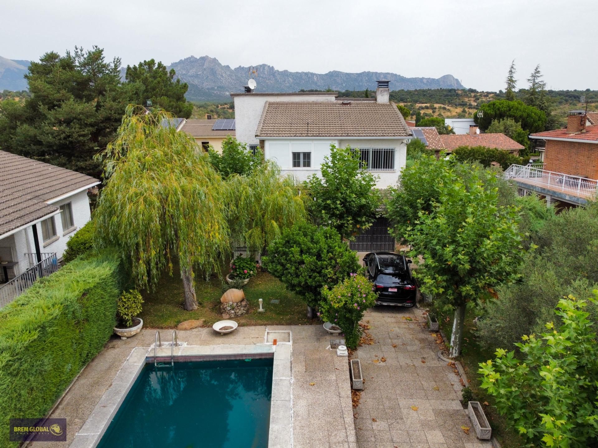 Exterior view of House or chalet for sale in Cabanillas de la Sierra  with Heating, Private garden and Storage room