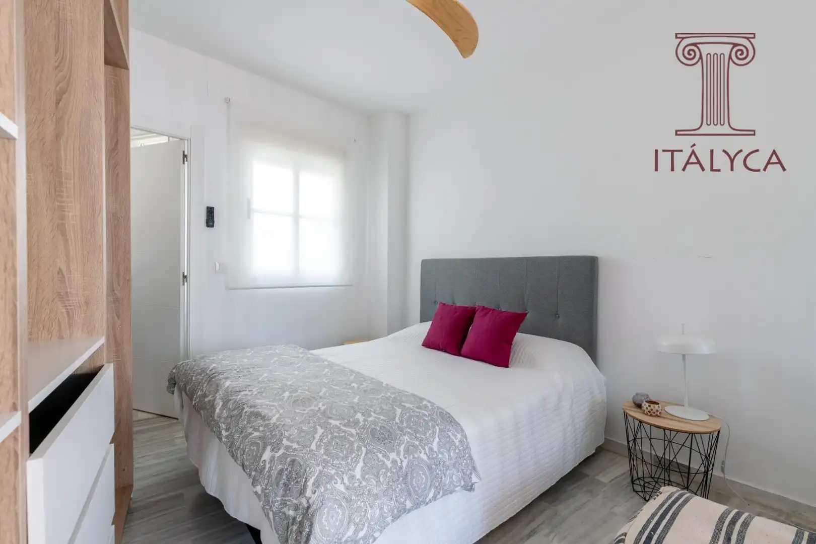 Habitación de Ático en venta en Sevilla con Aire acondicionado, Terraza y Amueblado