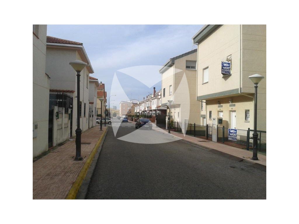 Exterior view of Single-family semi-detached to rent in Badajoz Capital  with Air Conditioner