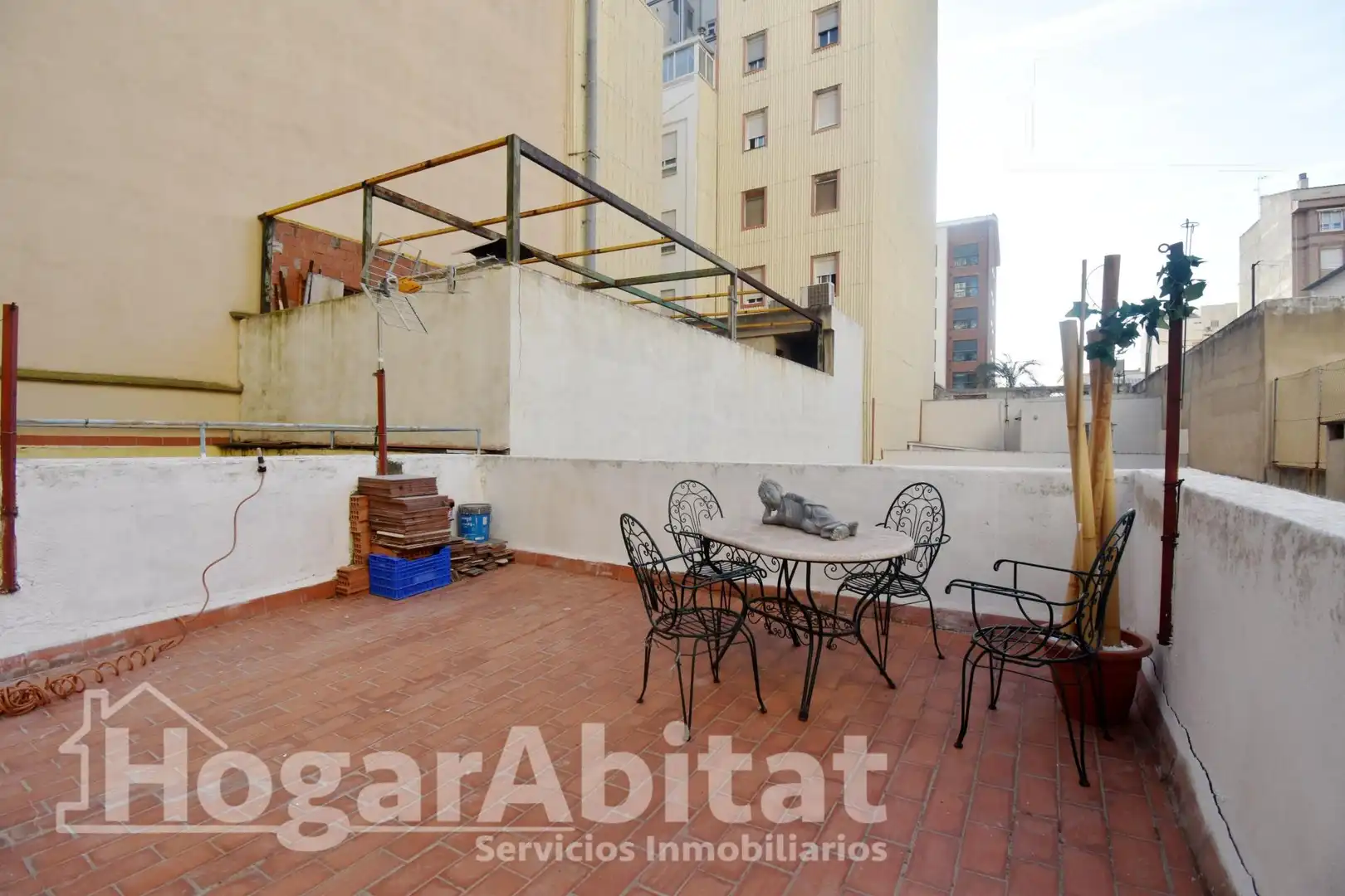Terraza de Piso en venta en Castellón de la Plana / Castelló de la Plana con Calefacción, Terraza y Amueblado