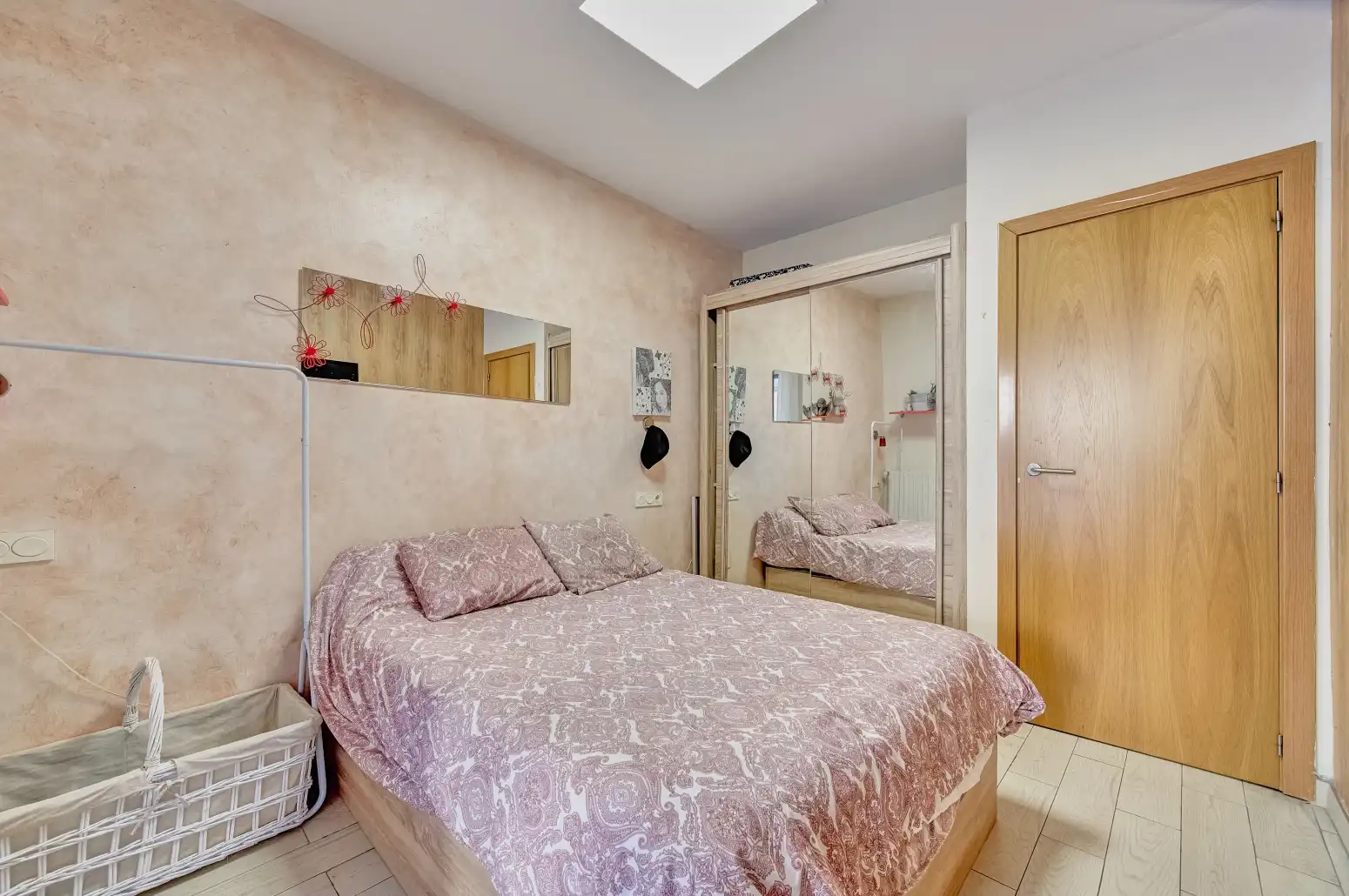 Bedroom of Detached homes for sale in Beriáin, Navarra
