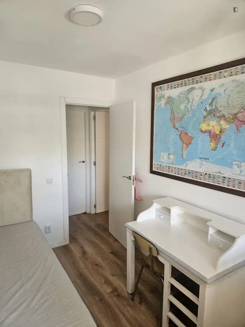 Dormitori de Apartament per a compartir en Collado Villalba amb Moblat, Microones i Balcó
