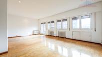 Living room of Flat to rent in  Madrid Capital  with Air Conditioner, Heating and Parquet flooring