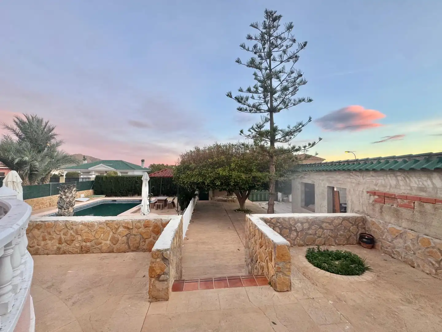 Vista exterior de Casa o xalet en venda en Orihuela amb Aire condicionat, Calefacció i Jardí privat